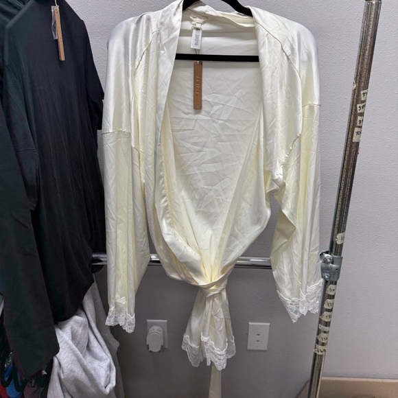 SKIMS skims woven shine lace robe ivory - Picture 4 of 7